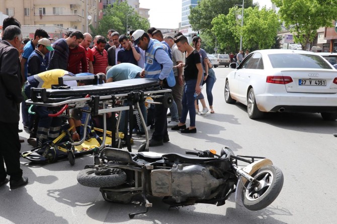 ​Gaziantep’te otomobille çarpışan Suriyeli bisiklet sürücüsü yaralandı