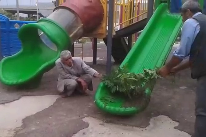 Mardin Kızıltepe'de arılar çocuk parkını bastı