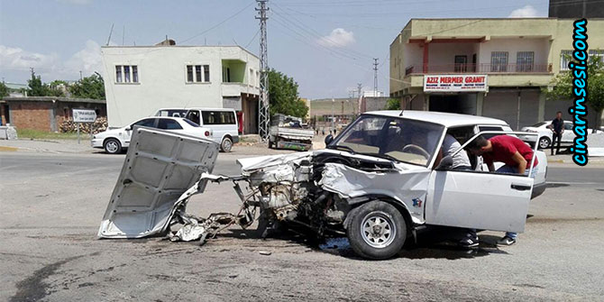 Çınar’da iki otomobil çarpıştı; 4 yaralı