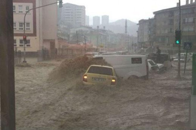 Flood in Ankara: 3 injured