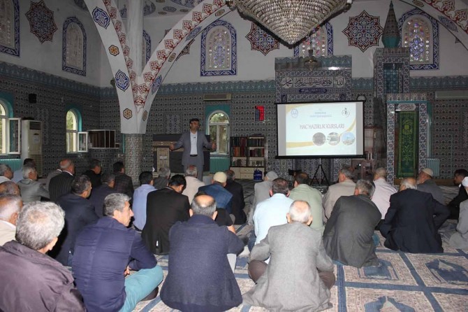 Hacı adaylarına seminer verildi