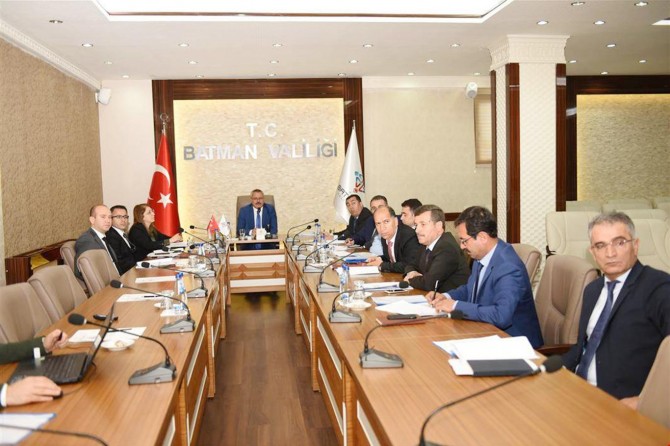 Batman Valisi ilçe kaymakamlarıyla bir araya geldi