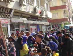 Cizre'de İğne Atsan Yere Düşmez