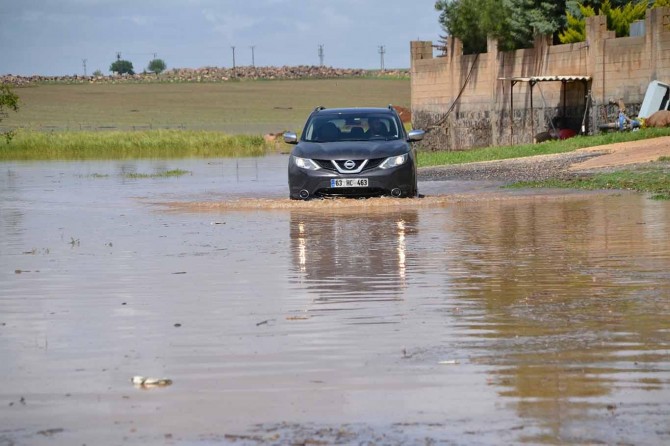 Sağanak nedeniyle mahalle sular altında kaldı