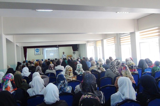 Hacı adaylarına seminer verildi