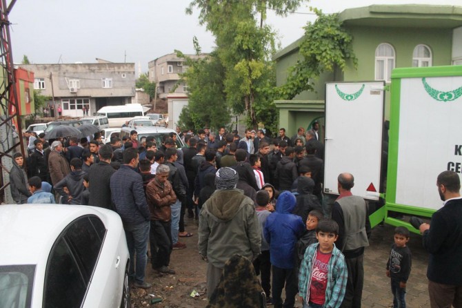 Akıntıya kapılarak boğulan çocuklar defnedildi