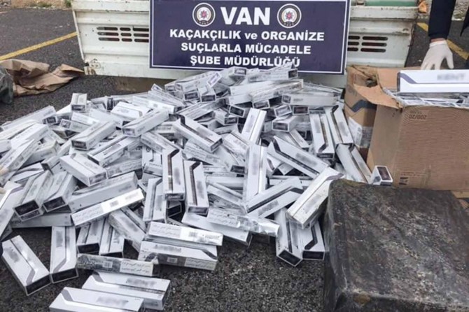 Kamyonette gümrük kaçağı sigara bulundu