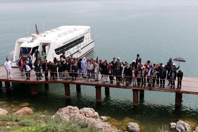 Van Gölü'nü ilk kez gördüler