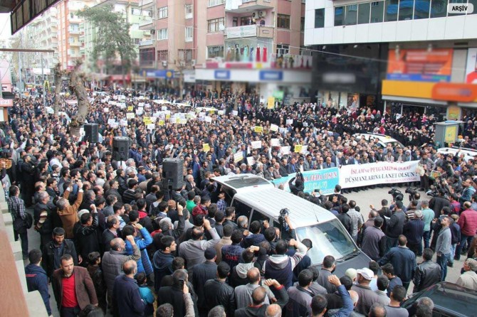 Fransa'daki Kur'an düşmanlığı tel'in edilecek