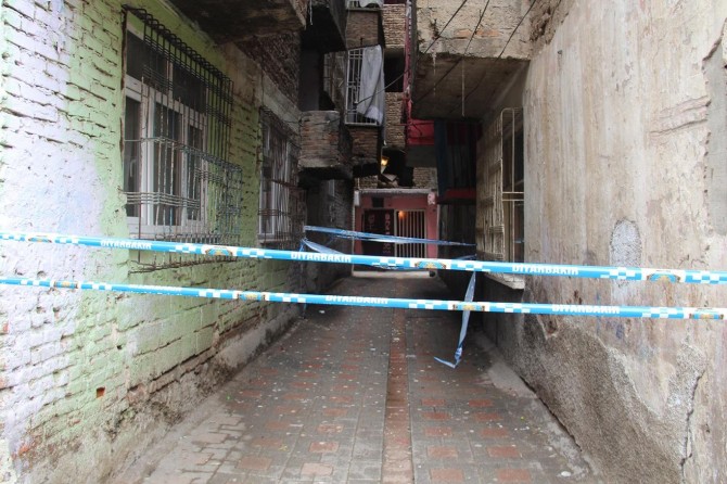 ​Diyarbakır'da çökme tehlikesi olan aparman boşaltıldı