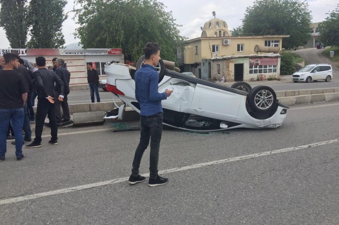 Takla atan araçtan yara almadan kurtuldu