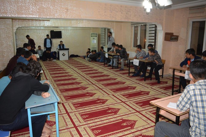 Gençer bilgide yarıştı