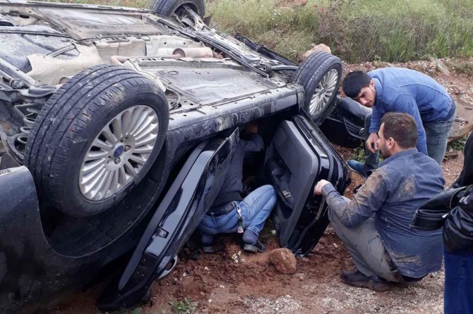 Takla atan otomobilde 3 kişi yaralandı