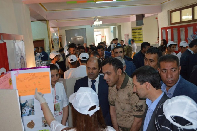 Öğrenciler TÜBİTAK fuarında hünerlerini sergilediler