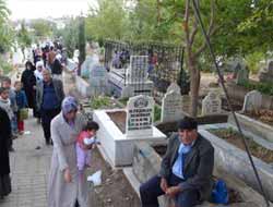 Arefe Gününde Mezarlıklara Ziyaretçi Akını