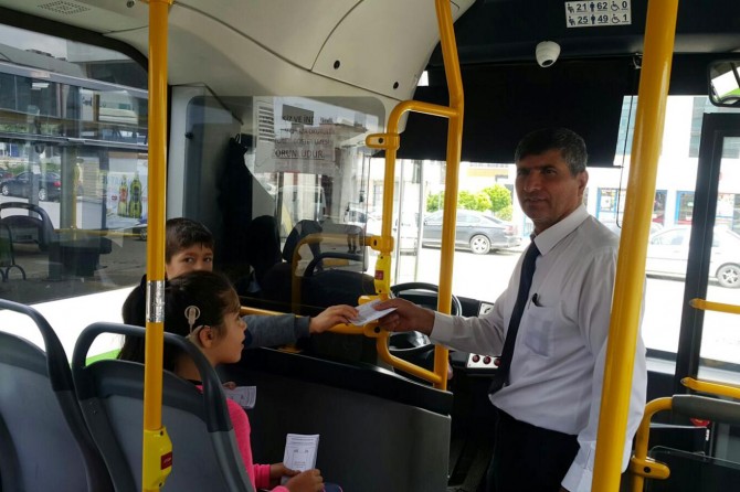 "Bizde Variz, Ayni Otobüsteyiz"