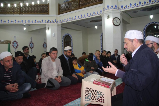 Sabah namazında eller ümmetin kurtuluşu için semaya kalktı