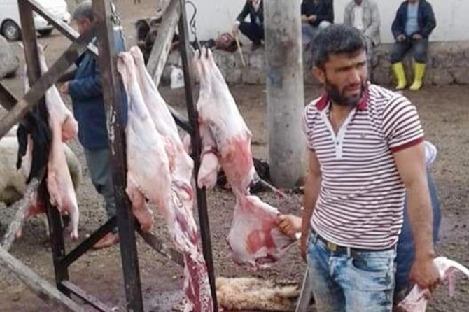 Hayvan pazarında sağlıksız et kesimine vatandaştan tepki