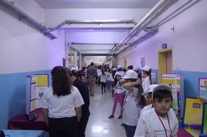 Adıyaman Biraralık Ortaokulu öğrencileri projelerini sergiledi