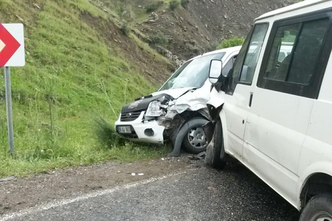 Mînîbusa ku frêna wê negirt qeza ki: 4 birîndar