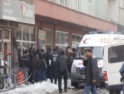 Başına Sarkıt Düşen Genç Kız, Ağır Yaralandı