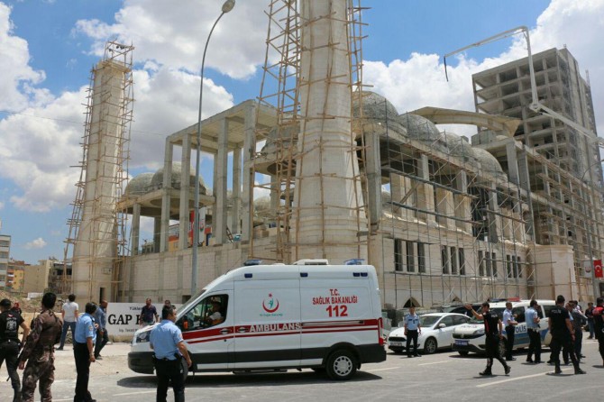 Cami inşaatında göçük: 6 yaralı