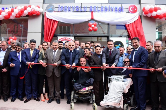 Van’da "engelsiz kafe ile ipek satış mağazası “açıldı