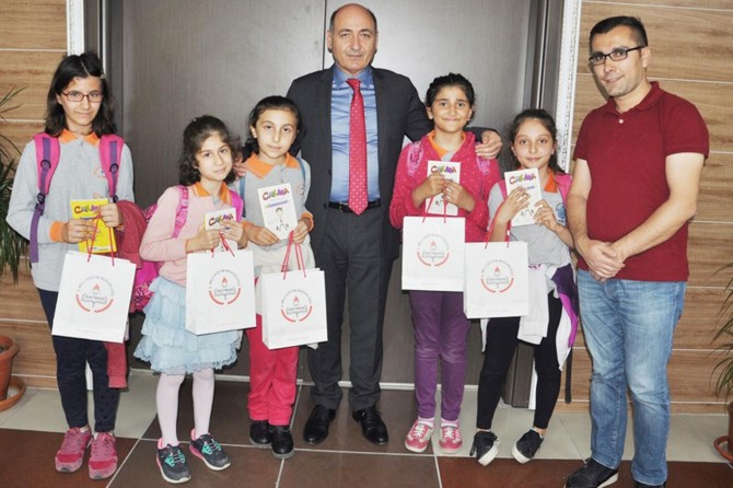 Milli Eğitim Müdürü minik yazarları konuk etti