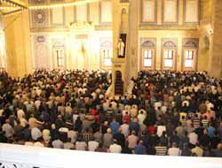 Adana'da Camiler Bayram Namazında Doldu Taştı