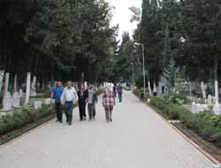 Bayram Sabahı Mezarlıklar Unutulmadı