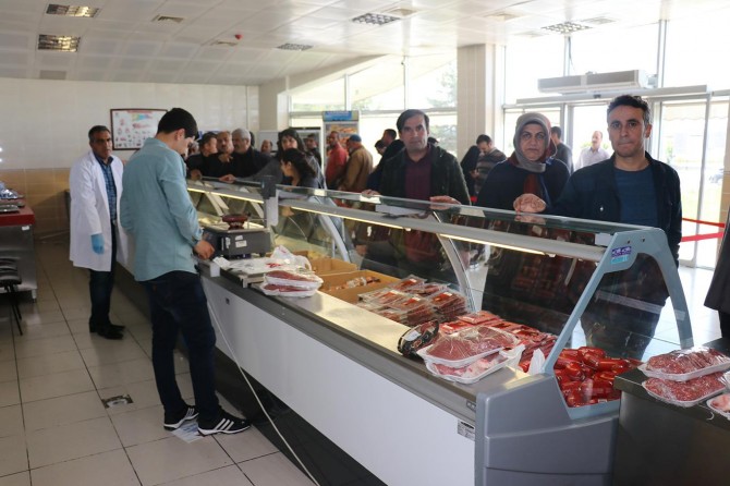 Bingöllü vatandaşlar ucuz et kuyruğunda