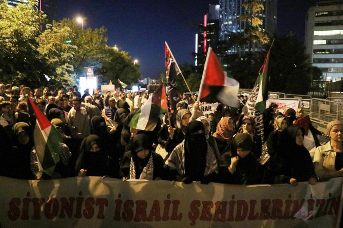 "israil elçiliklerini ve NATO üslerini kapatın"