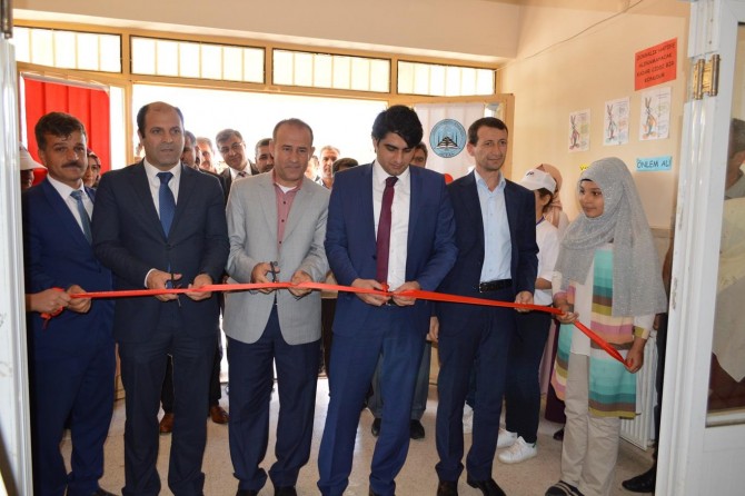 “4006 TÜBİTAK Fuarında öğrenciler hünerlerini sergiledi