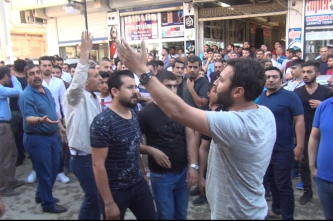 Polis arbede sırasında havaya ateş açtı