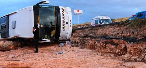 Otobüs sel sularına kapıldı: 3 ölü