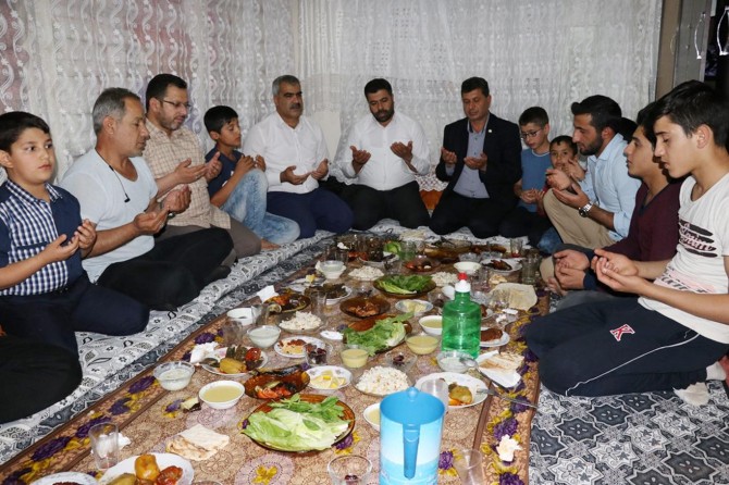HÜDA PAR Milletvekili aday adaylarından anlamlı iftar