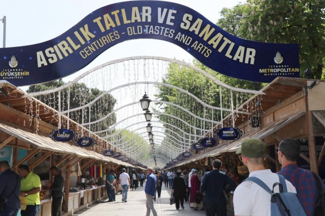 Asırlık Tatlar ve Sanatlar Çarşısı açıldı