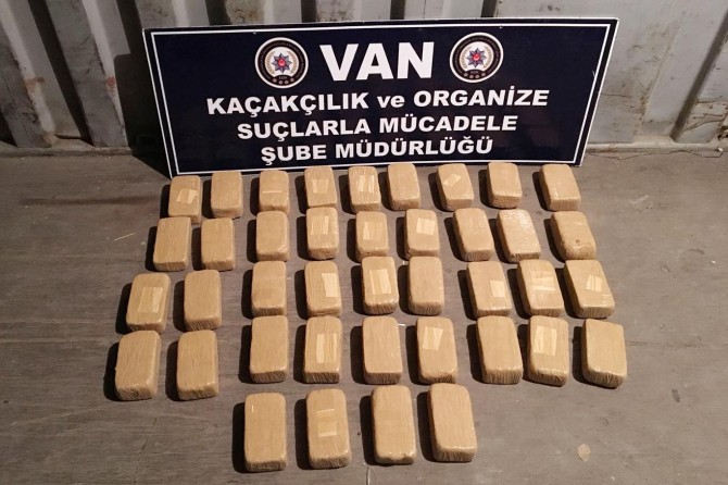 Van’da bir otomobilde 20 kilo eroin ele geçirildi