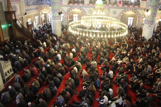 Ramazanın ilk cumasında dualar Filistin’e