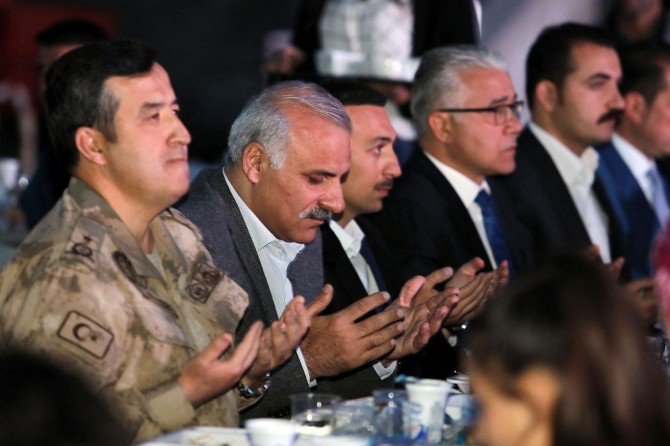 Vali Zorluoğlu iftar programına katıldı