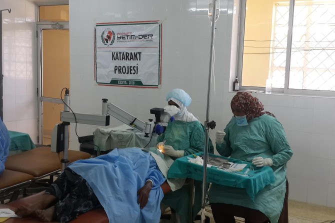 Yetîm-Dera Ewrûpa ji bi hezaran Afrîkayî re alîkarîya tenduristî û xurekê kir