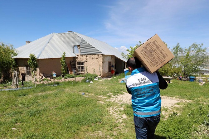 Van Büyükşehir Belediyesi 20 bin aileye Ramazan kolisi dağıtıyor