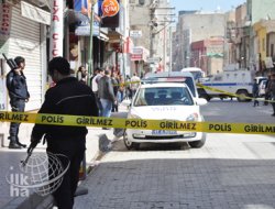 Polis Otosuna Ses Bombası Atıldı