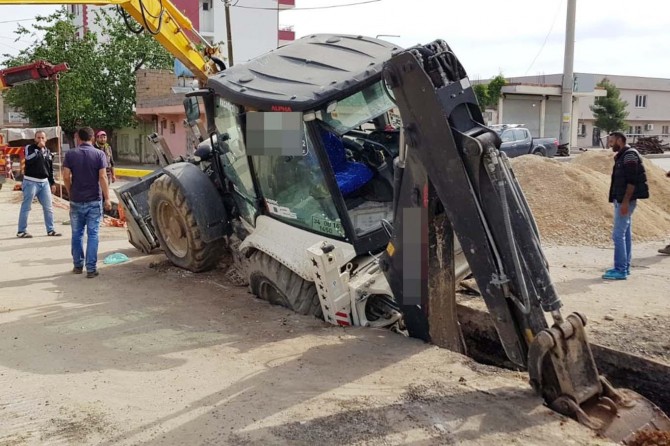 Doğalgaz için kazdığı çukura kendisi düştü