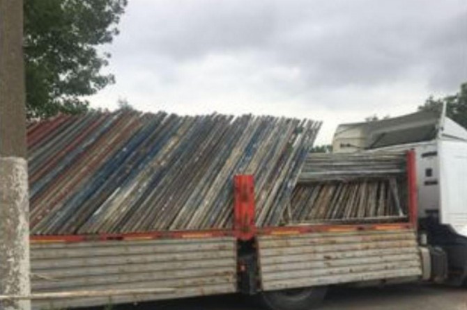 Drug trafficking in working scaffold