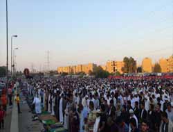 Kahire'de Bayram Namazı Meydanda Kılındı (Video Foto)