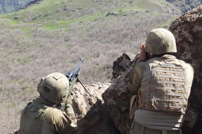 Kars ve Siirt'te 15 PKK'li öldürüldü