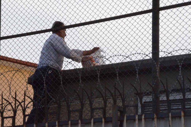 Diyarbakır'da yaşlı adamdan örnek davranış