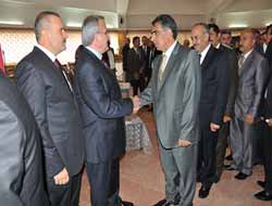 Vali Karaloğlu, Vanlılarla Bayramlaştı