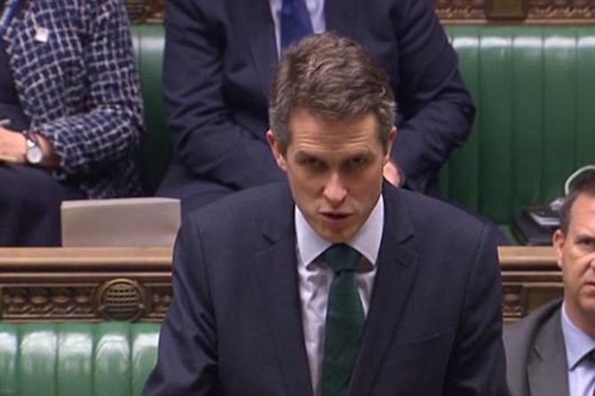 Wezîrê Parastinê yê Îngltere: Lazim e em bi Talîban re hevdîtinê bikin